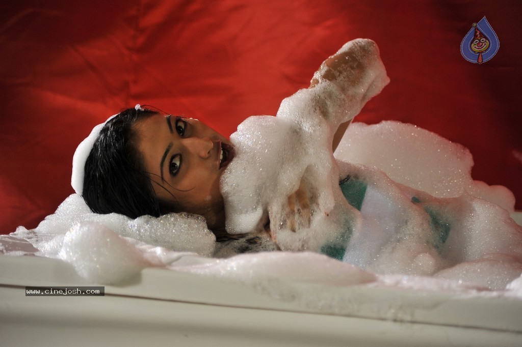 Haripriya Latest Gallery - 17 / 77 photos