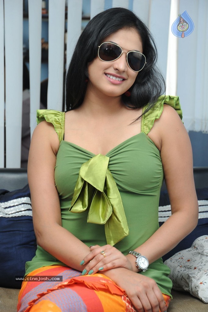 Haripriya Latest Images - 55 / 152 photos