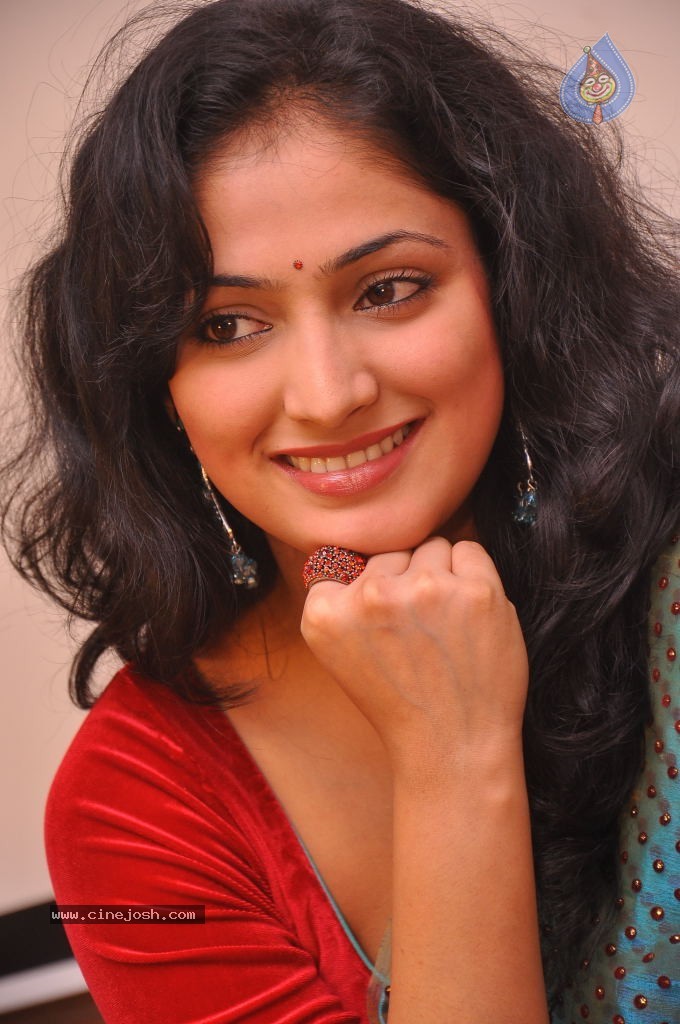 Haripriya Latest Stills - 17 / 85 photos