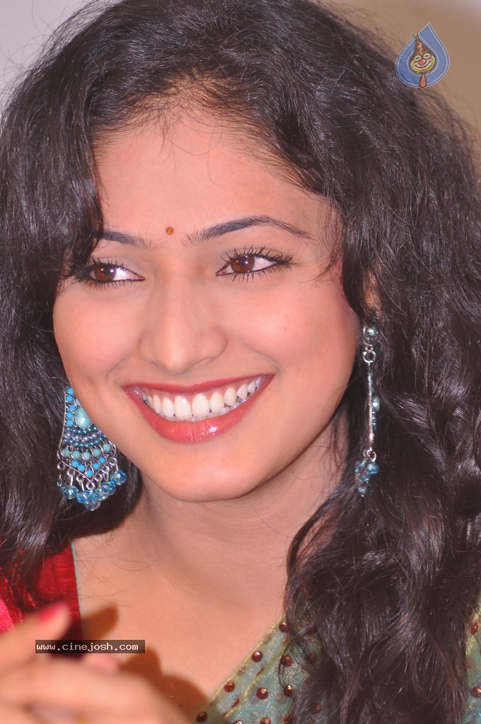 Haripriya Latest Stills - 21 / 85 photos