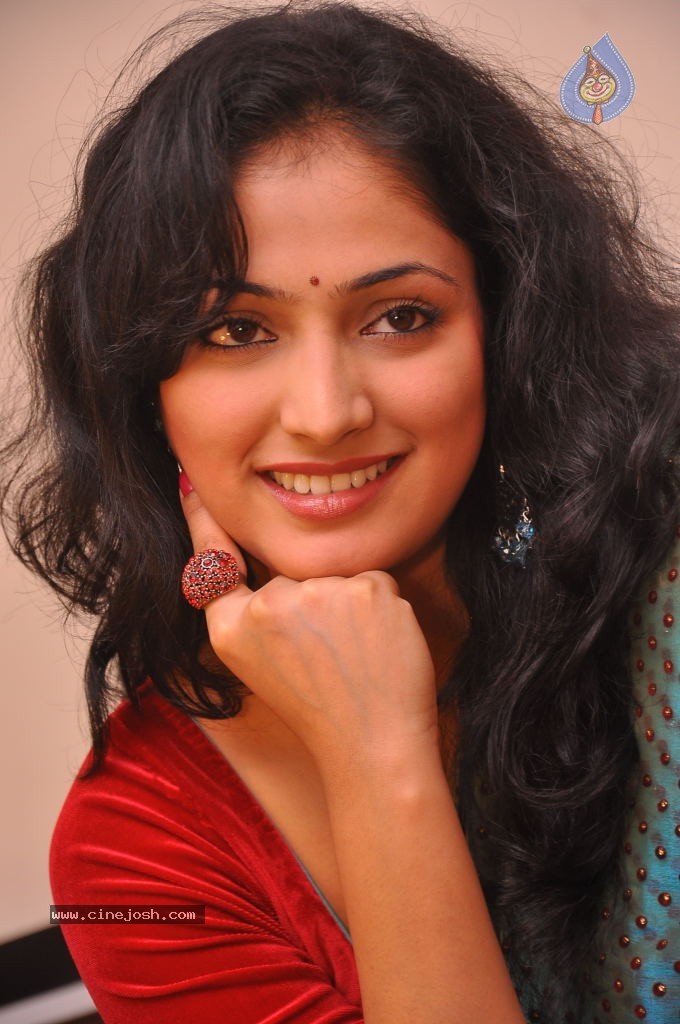 Haripriya Latest Stills - 38 / 85 photos