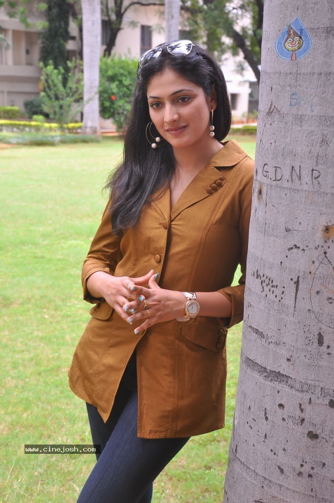 Haripriya Latest Stills - 4 / 104 photos