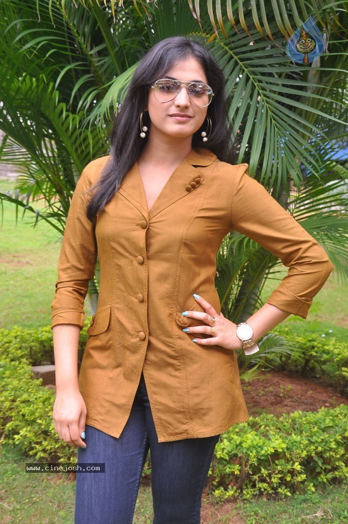 Haripriya Latest Stills - 8 / 104 photos