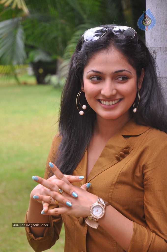 Haripriya Latest Stills - 14 / 104 photos