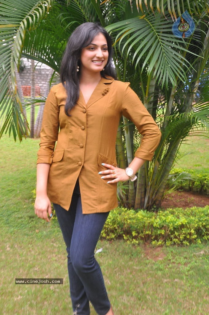 Haripriya Latest Stills - 17 / 104 photos