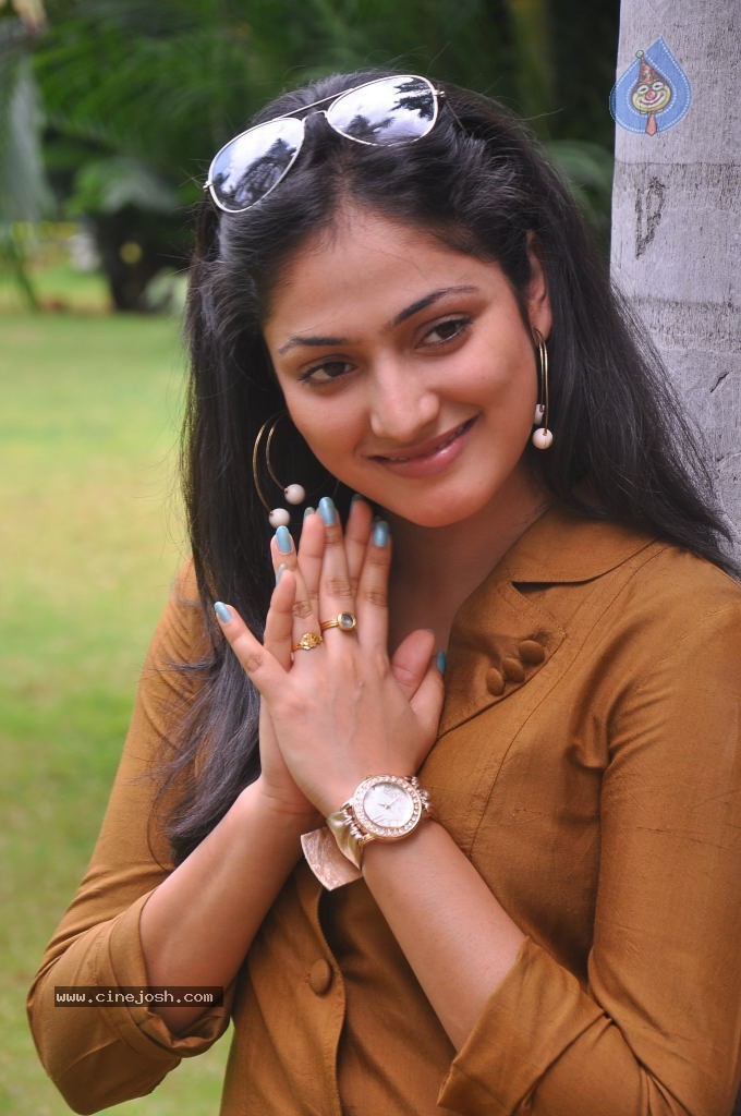 Haripriya Latest Stills - 19 / 104 photos