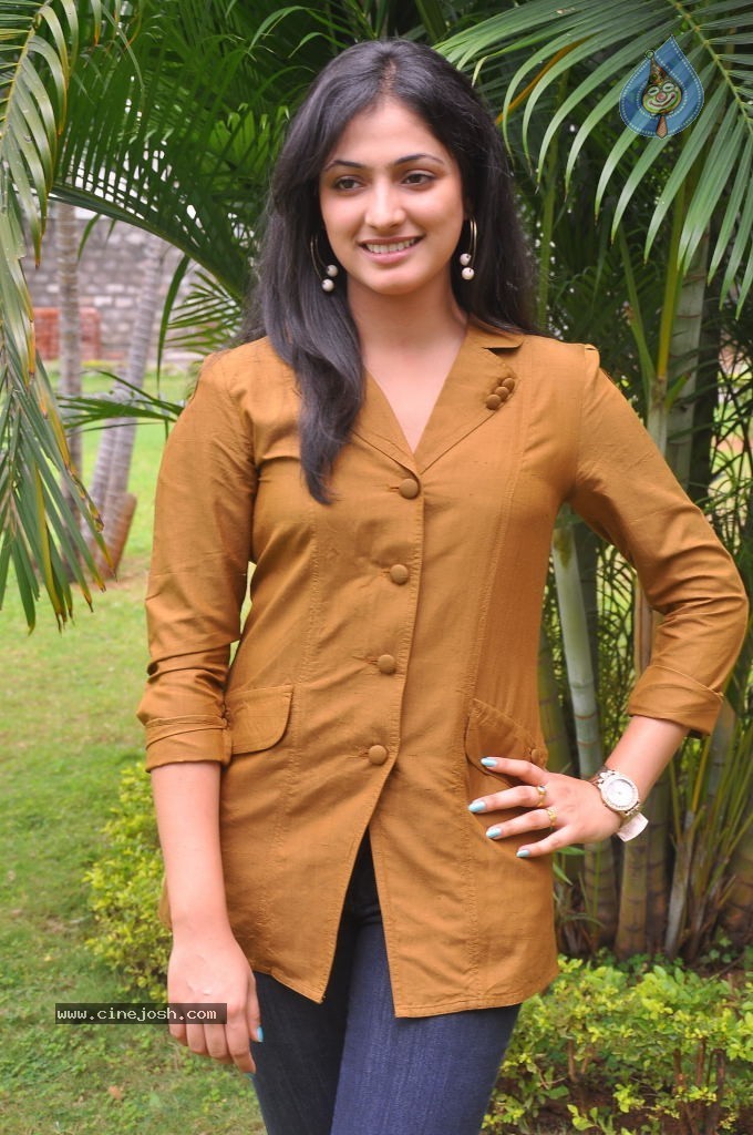 Haripriya Latest Stills - 23 / 104 photos