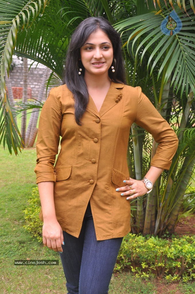 Haripriya Latest Stills - 28 / 104 photos