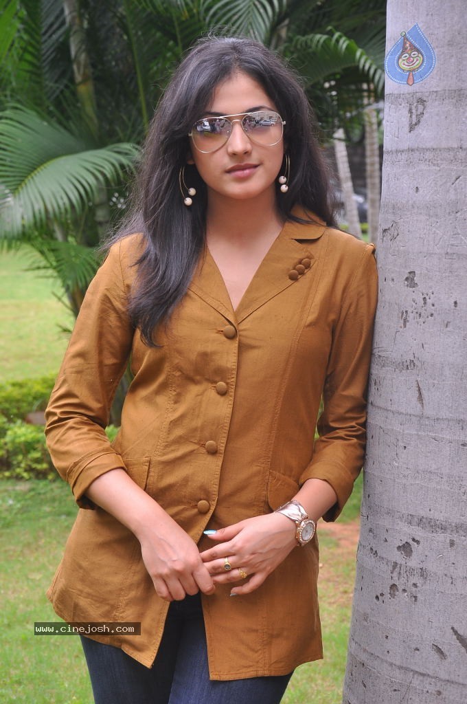 Haripriya Latest Stills - 37 / 104 photos