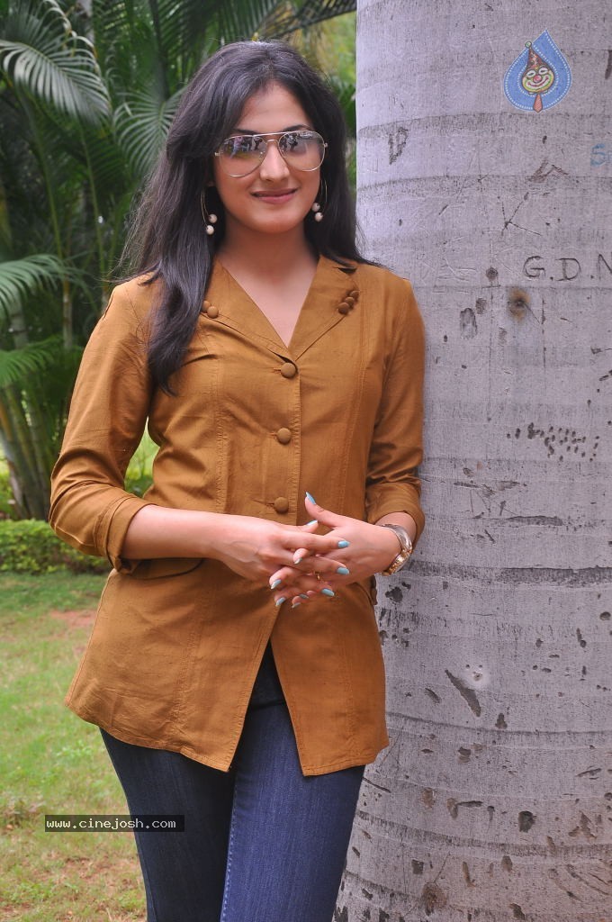 Haripriya Latest Stills - 41 / 104 photos