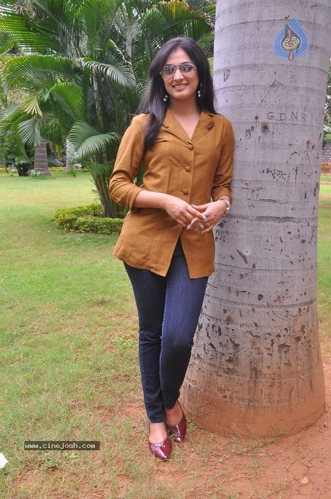 Haripriya Latest Stills - 48 / 104 photos