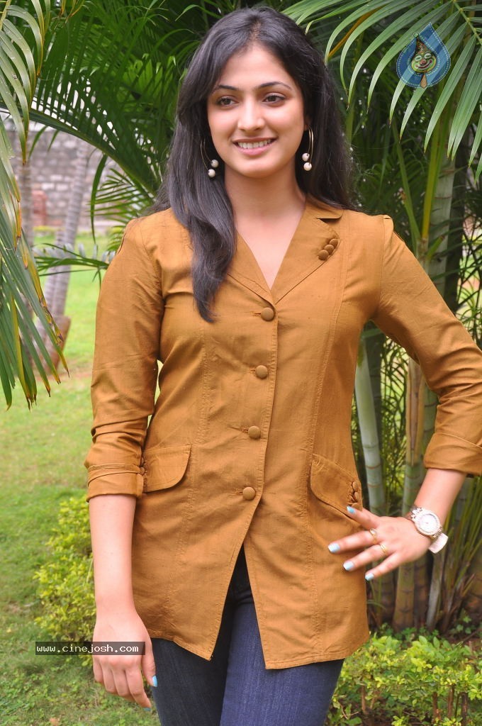 Haripriya Latest Stills - 53 / 104 photos