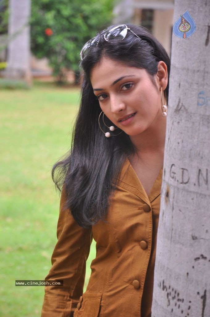 Haripriya Latest Stills - 60 / 104 photos