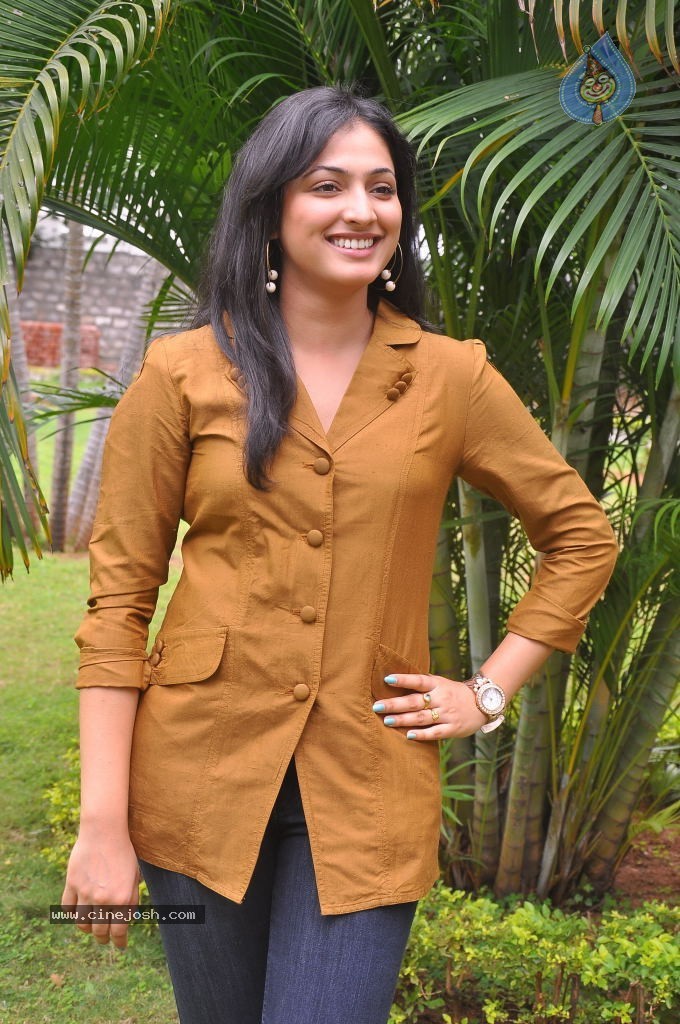 Haripriya Latest Stills - 62 / 104 photos