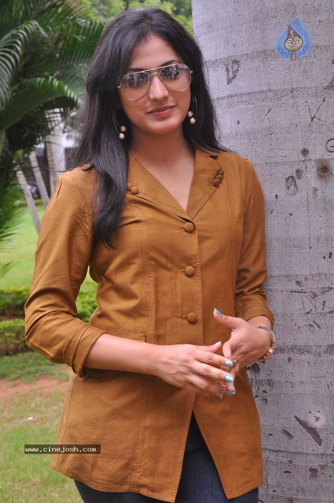 Haripriya Latest Stills - 64 / 104 photos