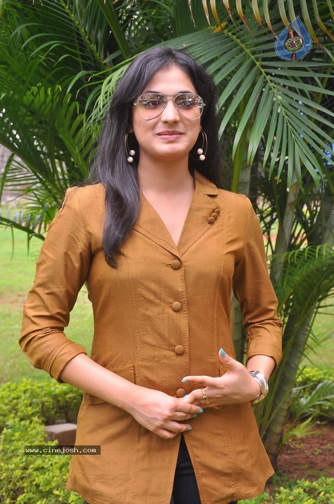 Haripriya Latest Stills - 66 / 104 photos