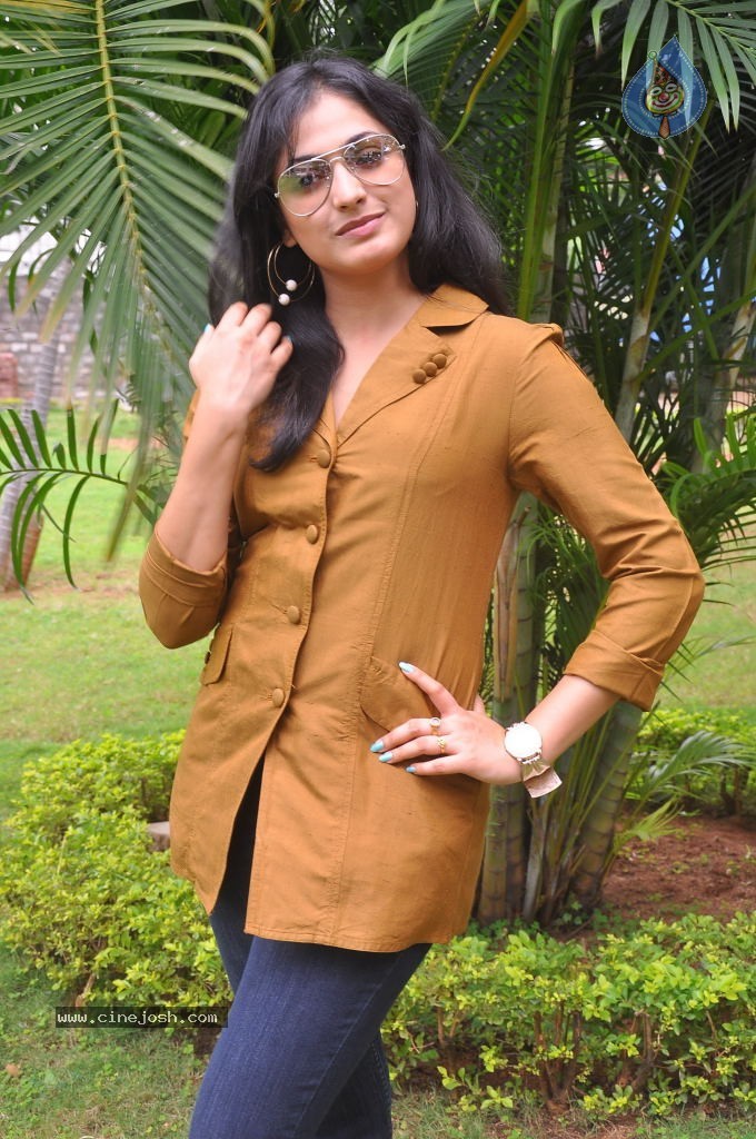 Haripriya Latest Stills - 70 / 104 photos