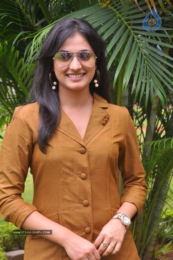 Haripriya Latest Stills - 79 / 104 photos