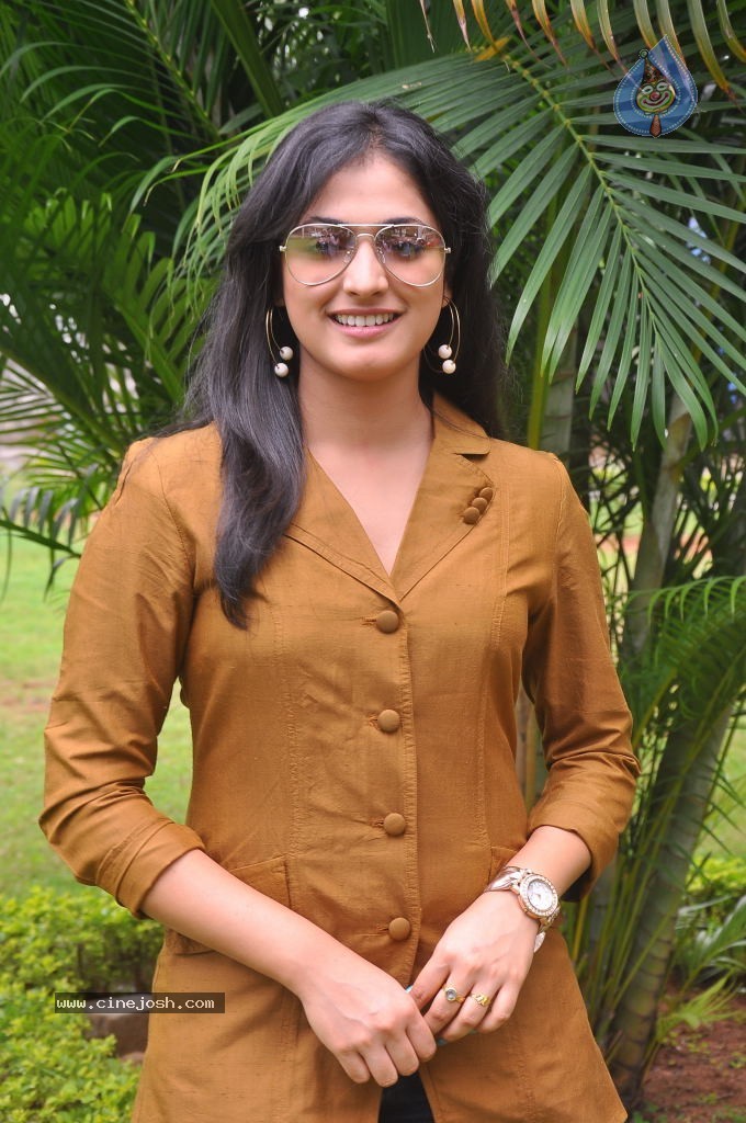 Haripriya Latest Stills - 81 / 104 photos