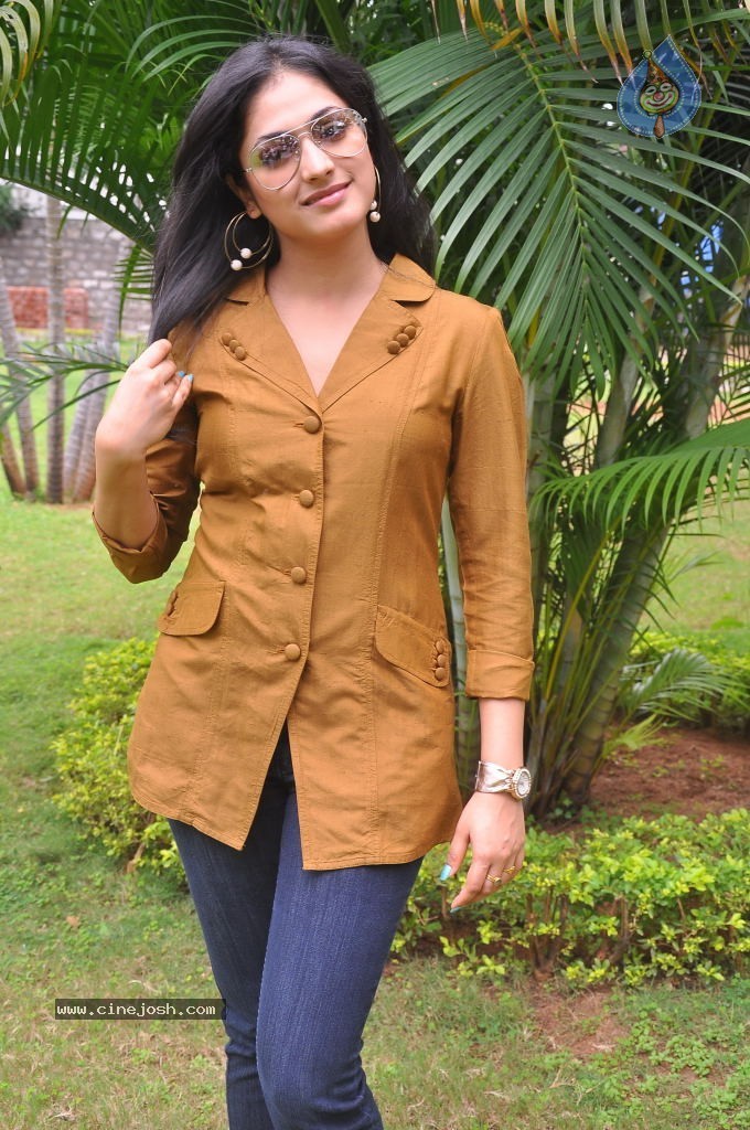 Haripriya Latest Stills - 85 / 104 photos