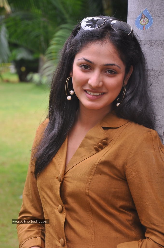 Haripriya Latest Stills - 89 / 104 photos