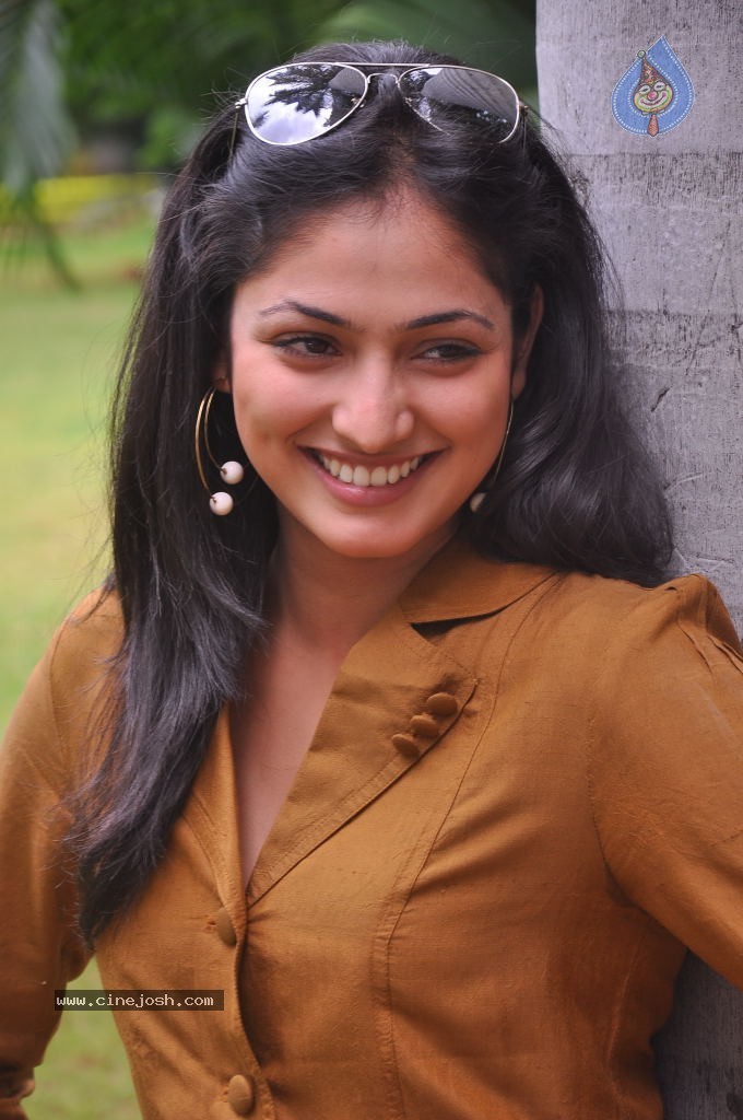 Haripriya Latest Stills - 101 / 104 photos