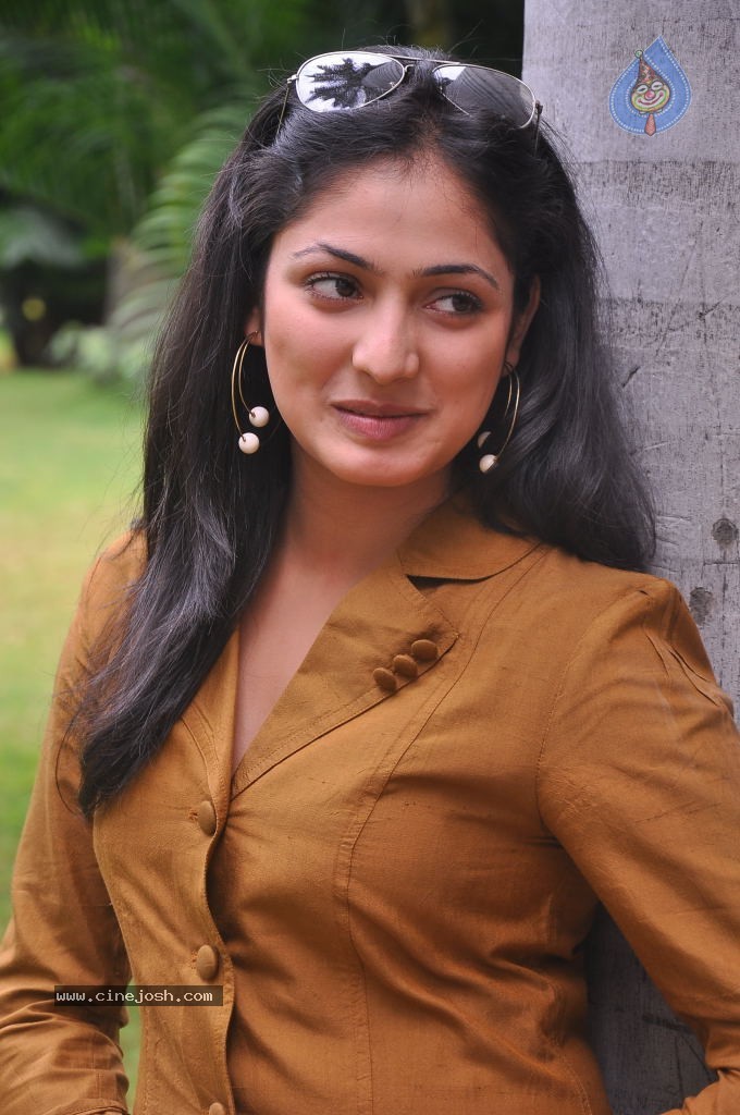 Haripriya Latest Stills - 103 / 104 photos