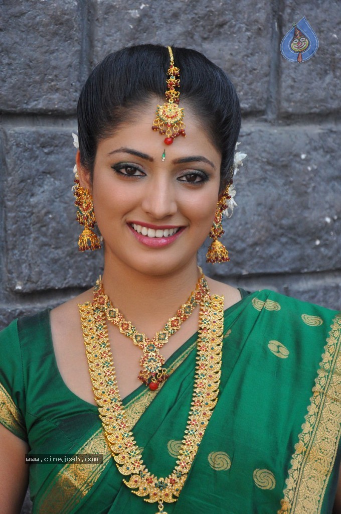 Haripriya Latest Stills - 6 / 77 photos