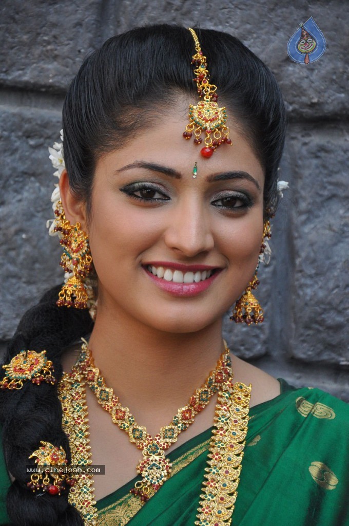 Haripriya Latest Stills - 30 / 77 photos