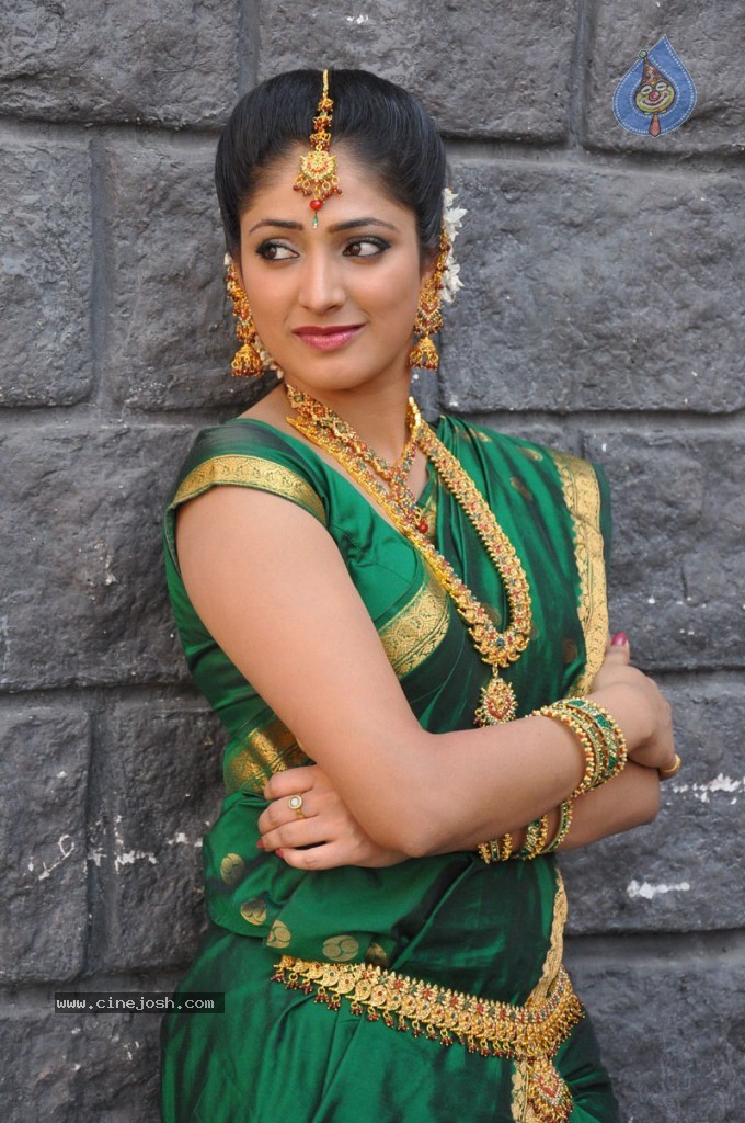 Haripriya Latest Stills - 52 / 77 photos