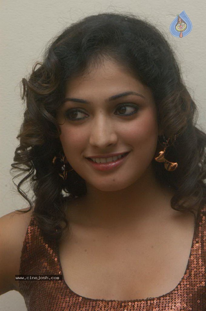 Haripriya Latest Stills - 20 / 51 photos