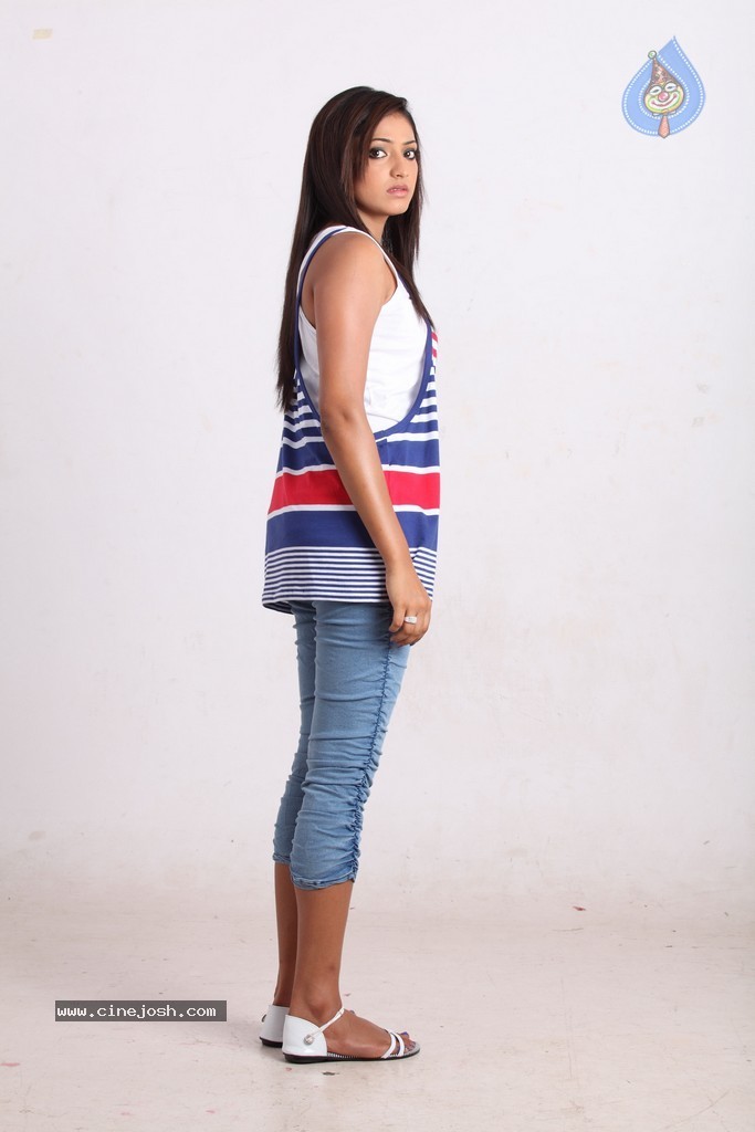 Haripriya New Gallery - 117 / 127 photos