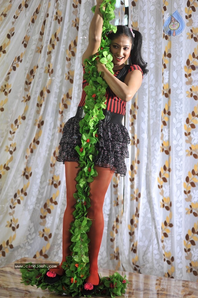 Haripriya New Gallery - 24 / 90 photos