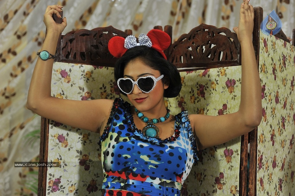 Haripriya New Gallery - 34 / 90 photos