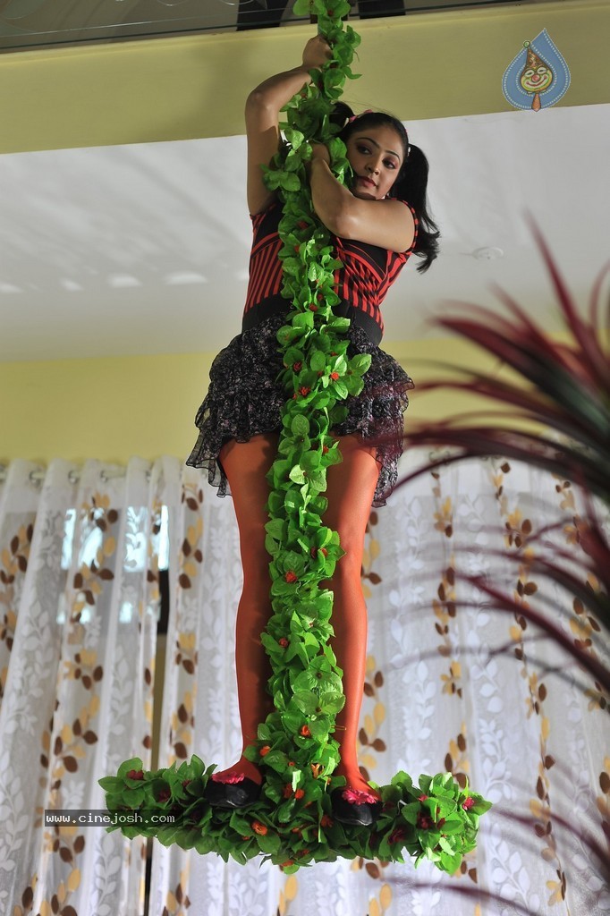 Haripriya New Gallery - 37 / 90 photos