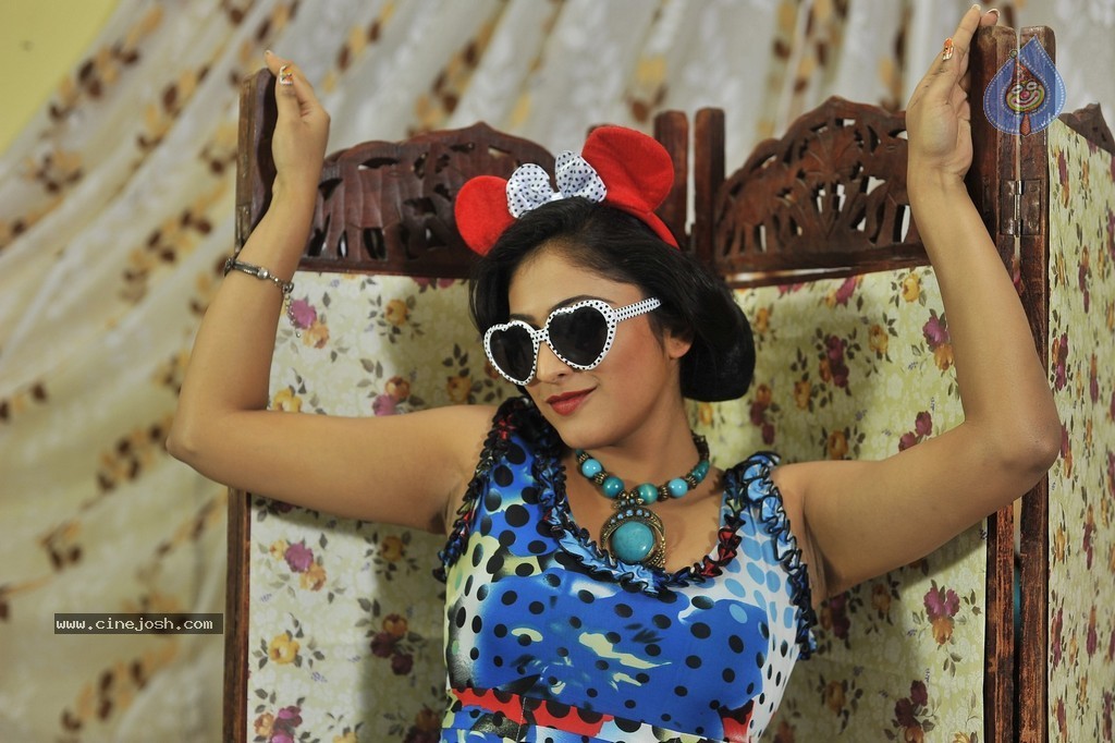 Haripriya New Gallery - 74 / 90 photos