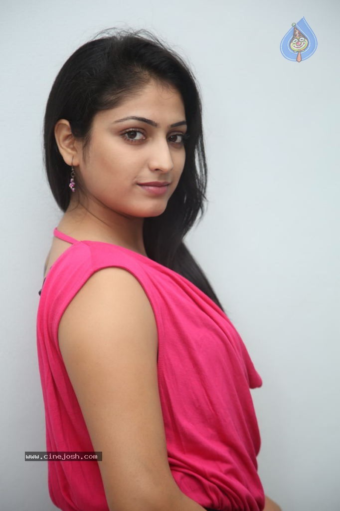 Haripriya New Gallery - 75 / 93 photos