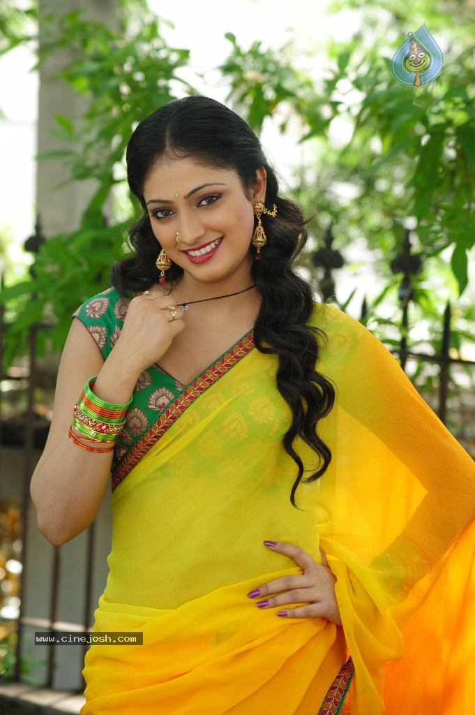 Haripriya New Gallery - 15 / 77 photos