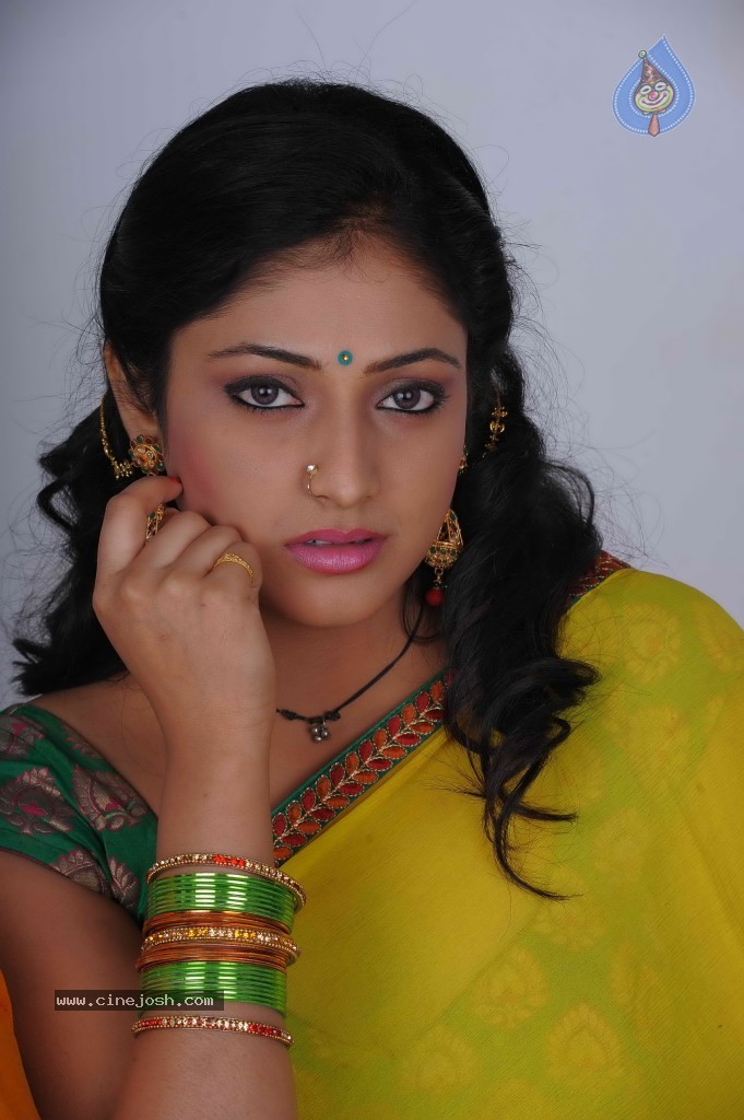 Haripriya New Gallery - 18 / 77 photos