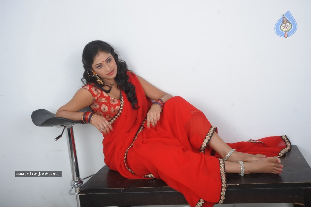 Haripriya New Hot Photos - 27 / 130 photos