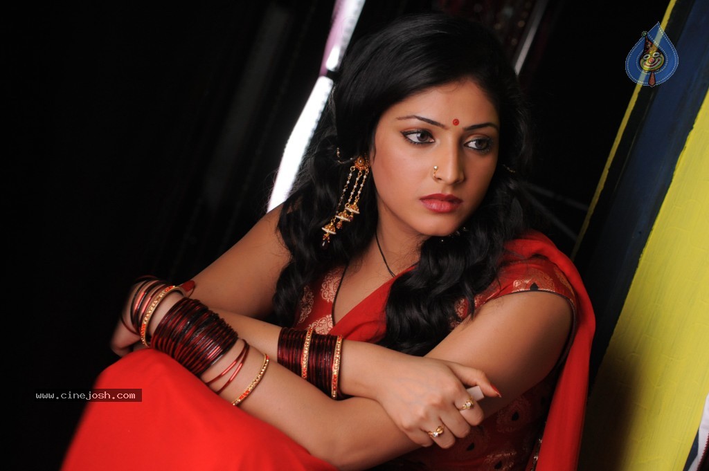 Haripriya New Hot Photos - 28 / 130 photos