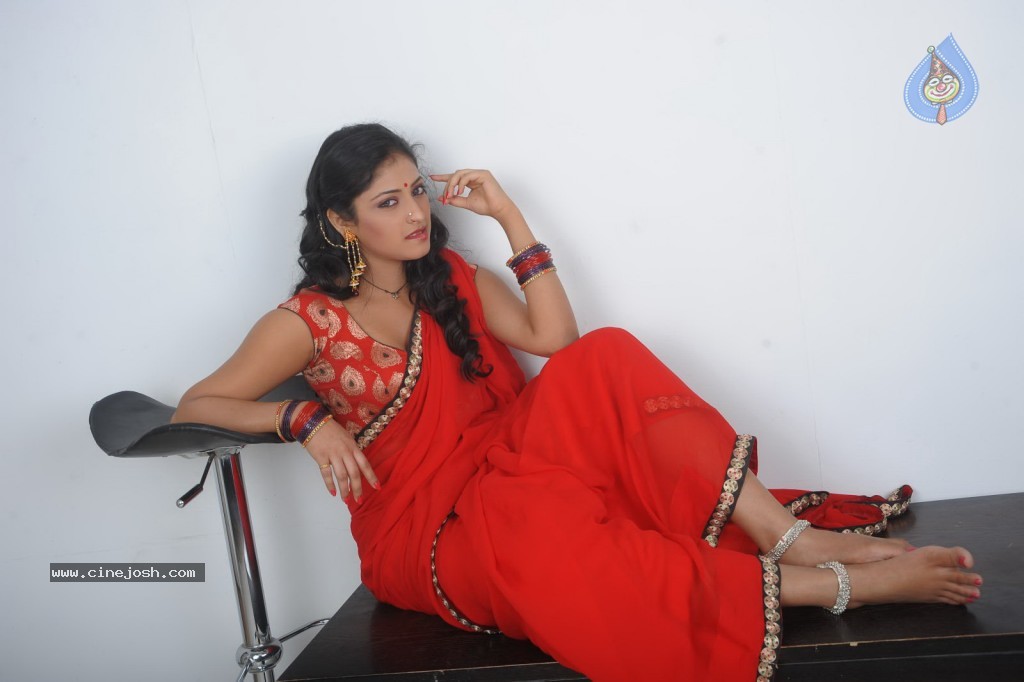 Haripriya New Hot Photos - 30 / 130 photos