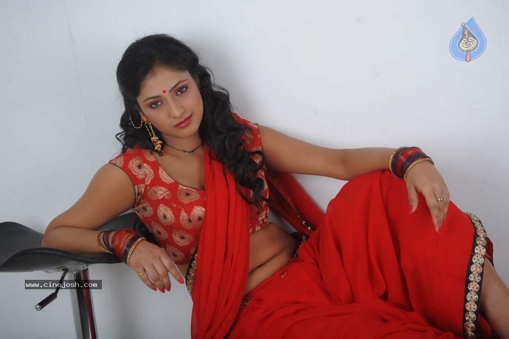 Haripriya New Hot Photos - 37 / 130 photos