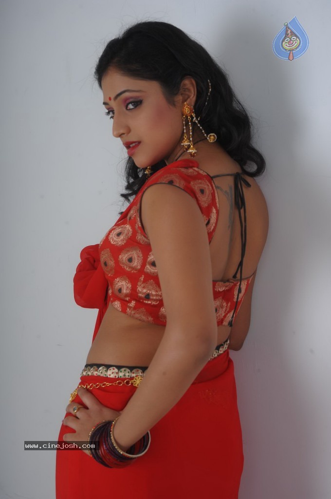 Haripriya New Hot Photos - 43 / 130 photos