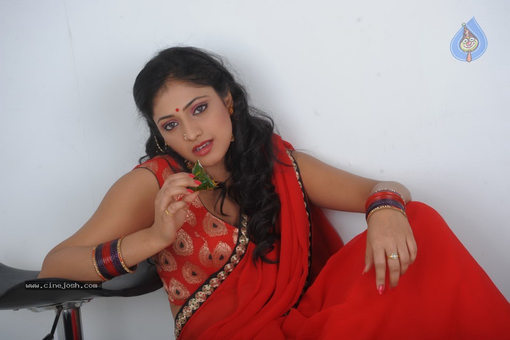 Haripriya New Hot Photos - 46 / 130 photos