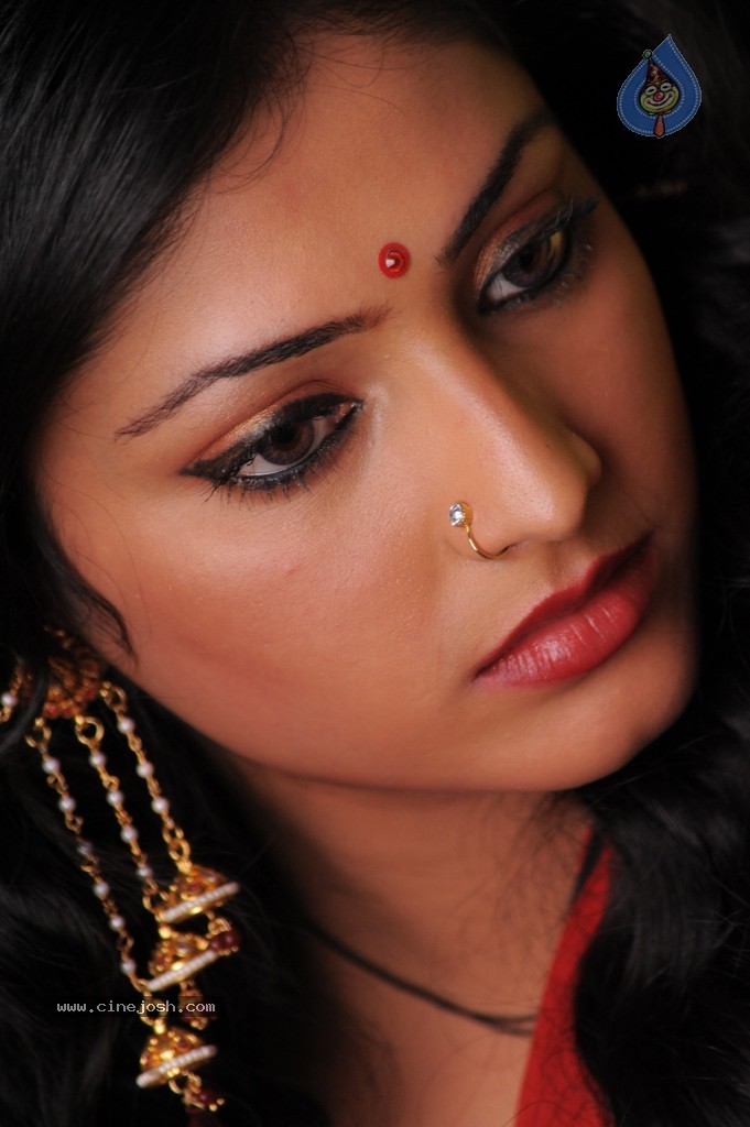 Haripriya New Hot Photos - 56 / 130 photos