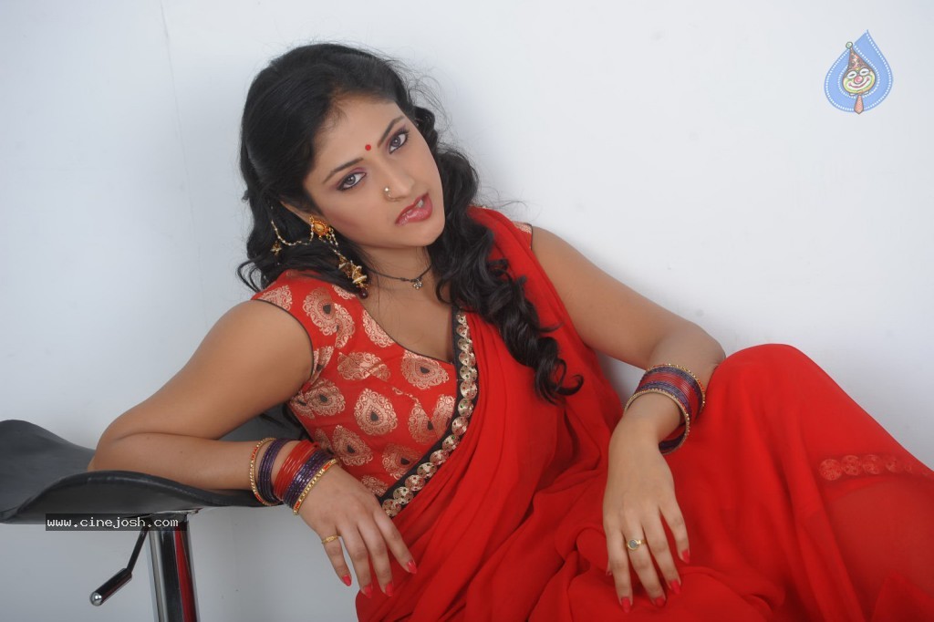 Haripriya New Hot Photos - 62 / 130 photos