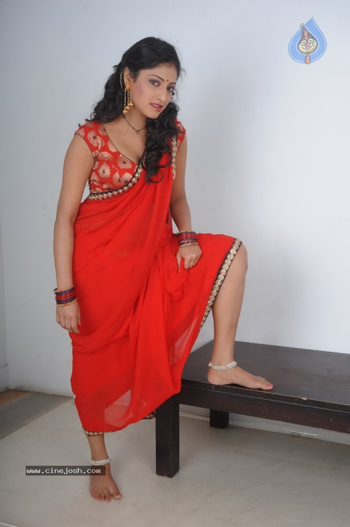 Haripriya New Hot Photos - 74 / 130 photos