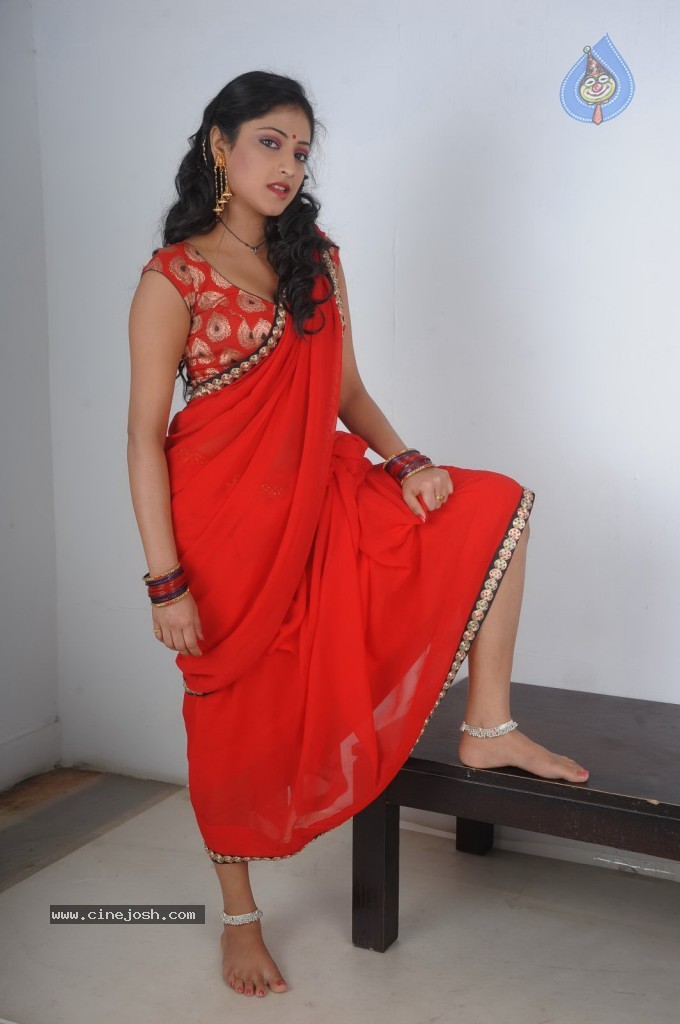 Haripriya New Hot Photos - 78 / 130 photos