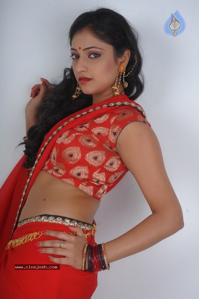 Haripriya New Hot Photos - 79 / 130 photos